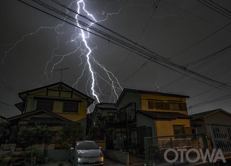 第18回 雷写真コンテスト受賞作品 佳作 -我が家の裏に-